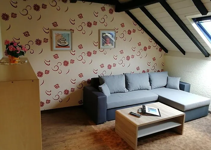 Boardinghouse Castell בית הארחה 3*